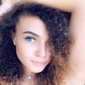 Meet your Posher, Kira